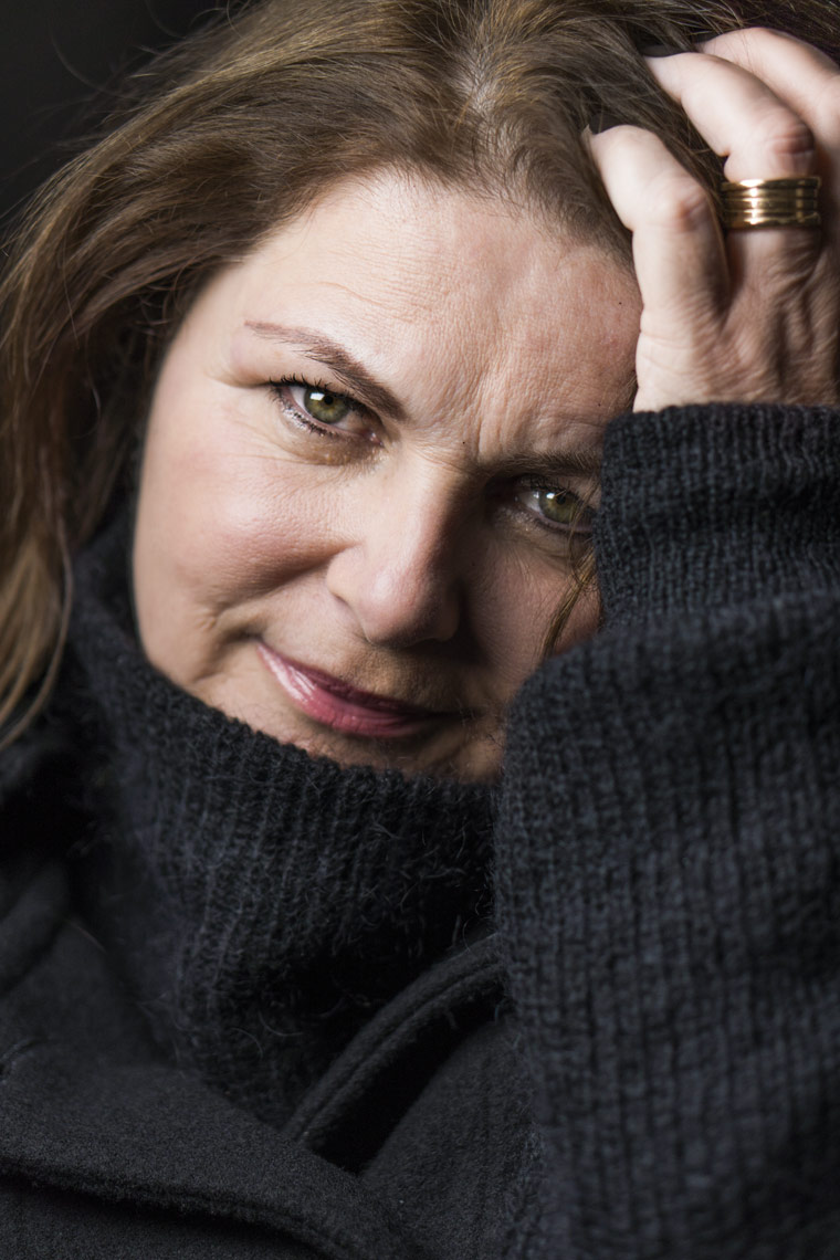 SARA BLÆDEL by Jonas Vandall